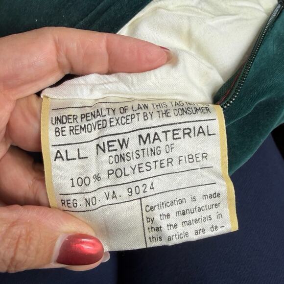 VTG SMALL NEEDLEPOINT EMBROIDERED PILLOW HOLIDAY CHRISTMAS FLORAL VELVET 9 X 9 - Picture 3 of 4